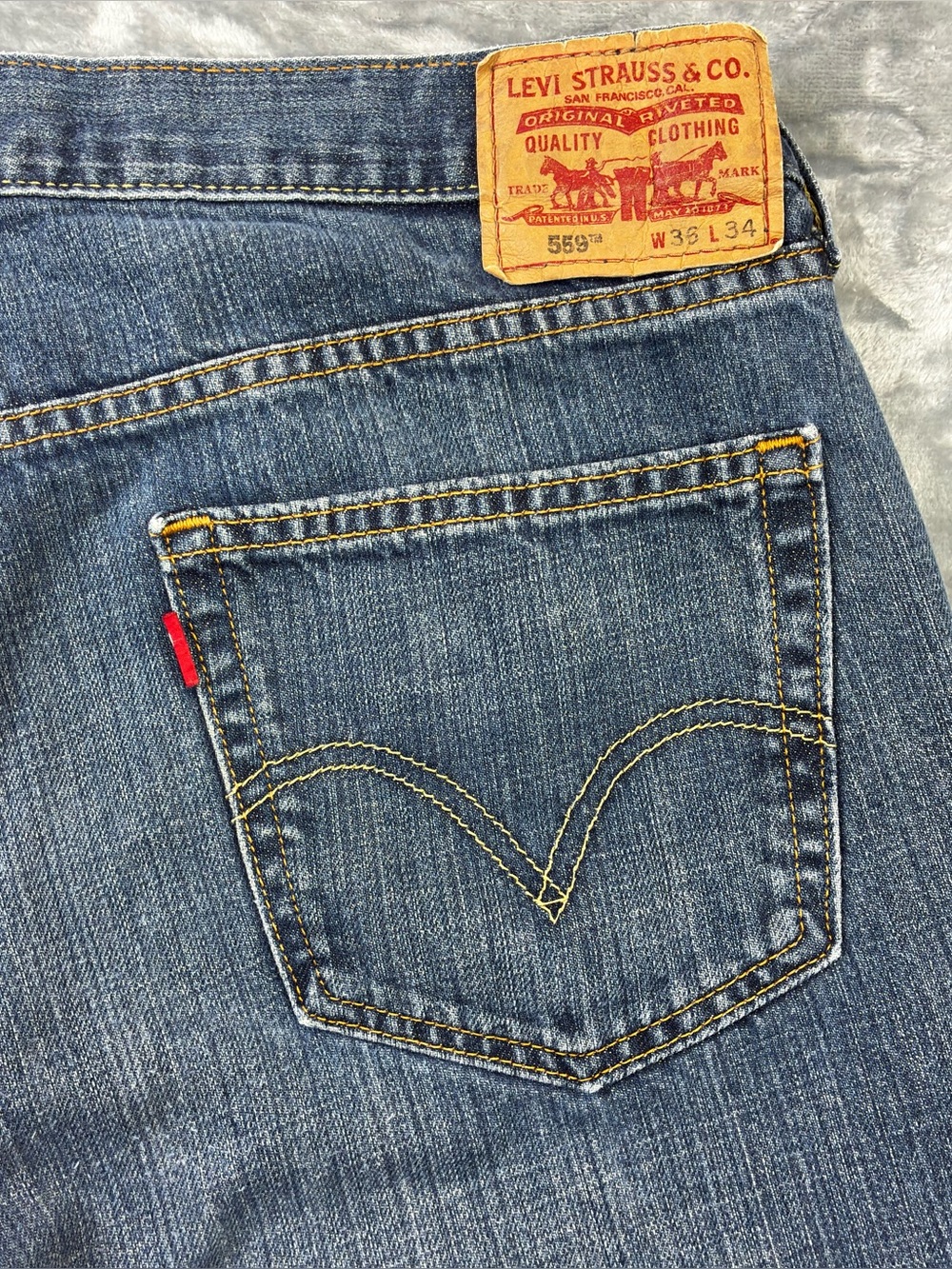 Levi's 559 Blue Jeans 36x34 Relaxed Fit Straight Leg Medium Wash Medium Rise